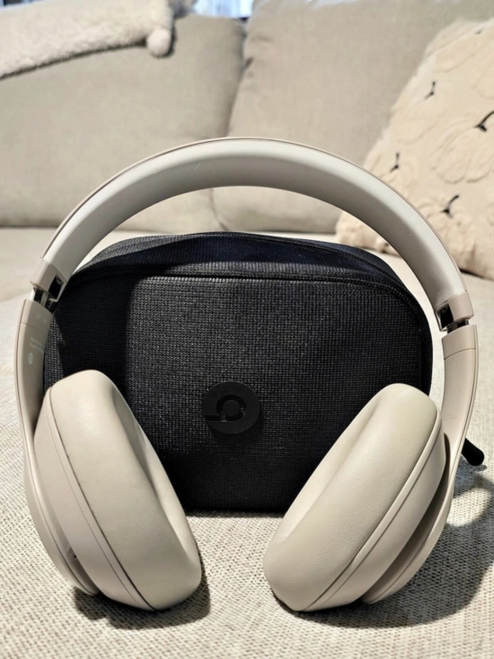Beats Studio Pro Over-Ear Headphones in White & Gray Like New